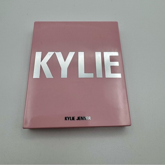 Kylie Jenner Pressed Blush Powder in Kitten Baby 0.26 oz Light Peach Vegan Clean - Picture 3 of 9